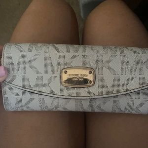 Michael kors wallet